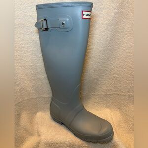 ***RIGHT BOOT ONLY*** Women’s Hunter Rubber Rain Boot, Like New, Size 6, Blue